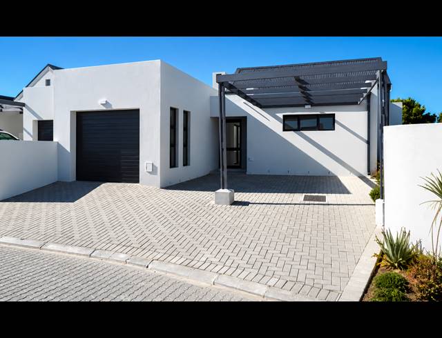 2 BEDROOM HOUSE FOR SALE IN LAGUNA